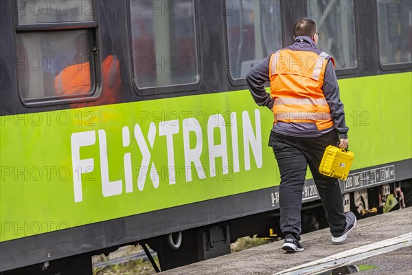 Flixtrain train at Stuttgart main station, track apron with arriving and departing trains, Stuttgart, Baden-Wuerttemberg, Germany, Europe