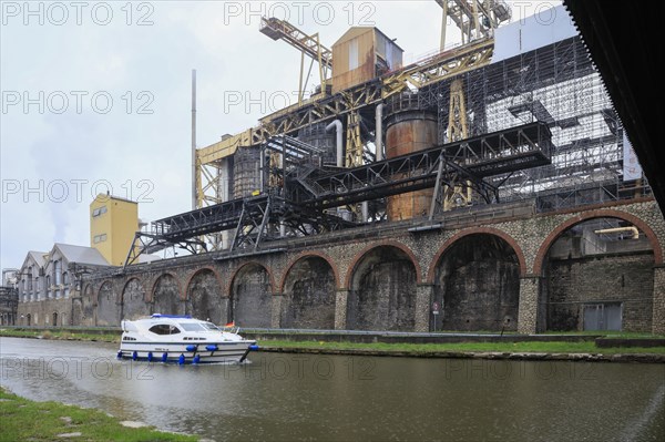 Solvay chemical plant for the production of bicarbonate and carbonate of soda or sodium carbonate, motorboat on the Meurth, Dombasle-sur-Meurthe, department of Meurthe-et-Moselle, Lorraine, Grand Est region, France, Europe
