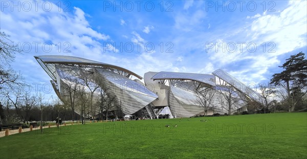 Paris 16e arr, The modern architecture of Louis Vuitton Foundation by Frank Gehry. Ile de France, France, Europe