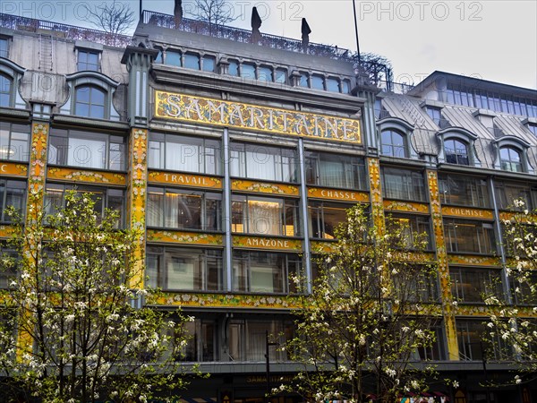 Paris 1er arrondissement. Facade of the Samaritaine (Grand magasin) . Ile de France, France, Europe
