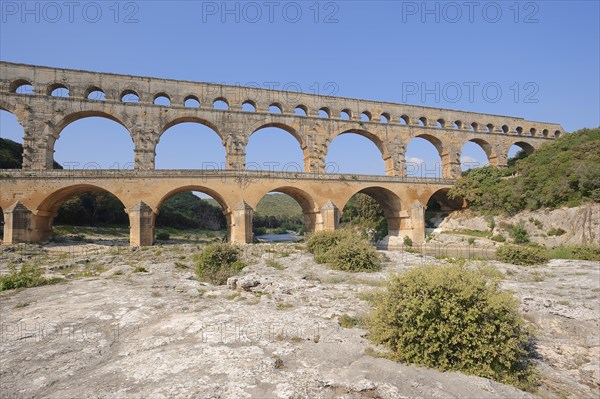 Pont du Gard, Roman aqueduct over the River Gardon, Vers-Pont-du-Gard, Languedoc-Roussillon, South of France, France, Europe