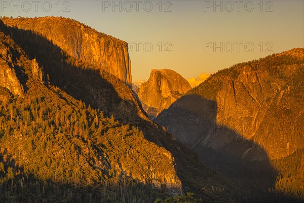 El Capitan, and Half Dome at sunset, Yosemite National Park, California, United States, USA, Yosemite National Park, California, USA, North America