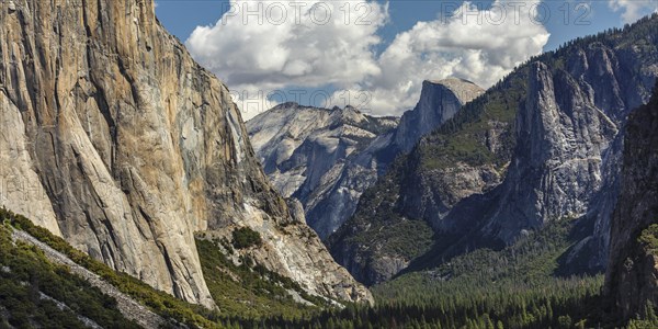 Tunnel View, Yosemite Valley with El Capitan, and Half Dome Yosemite National Park, California, United States, USA, Yosemite National Park, California, USA, North America