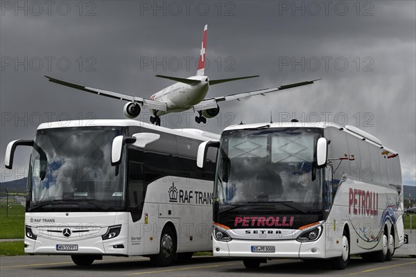 Coaches and aircraft Swiss, Boeing 777-300ER, HB-JNL