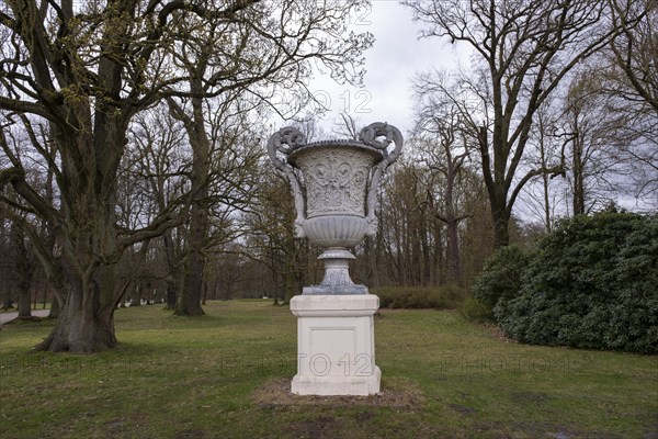 Cast zinc vase on a pedestal in the castle park, Ludwigslust, Mecklenburg-Vorpommern, Germany, Europe