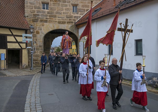 Historic Good Friday procession for 350 years with life-size wood-carved figures from the 18th century, Neunkirchen am Brand, Middle Franconia, Bavaria, Germany, Europe