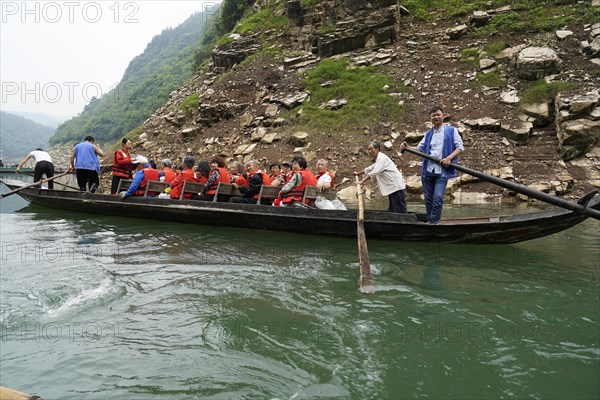 Special boats for the side arms of the Yangtze, for the tourists of the river cruise ships, Yichang, China, Asia, passengers in blue and red waistcoats on a river boat, Hubei province, Asia