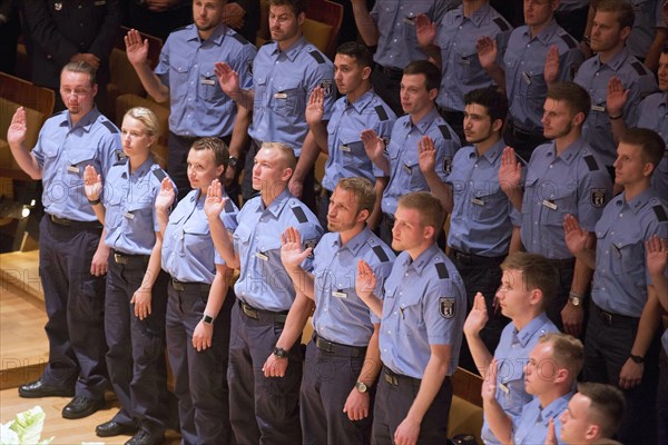 Assembly for the swearing-in of 639 young Berlin police officers, Berlin, 02 July 2015, Berlin, Berlin, Germany, Europe