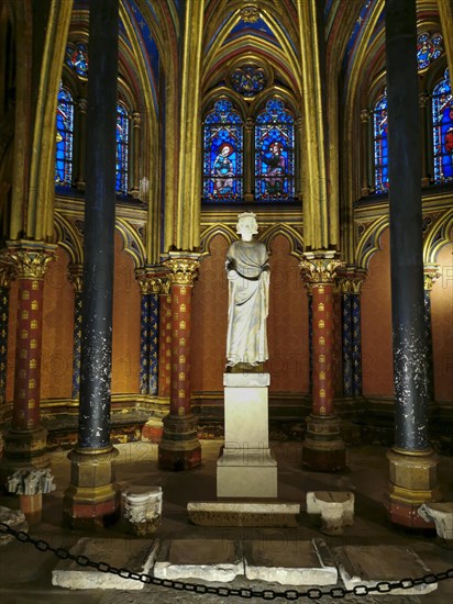Paris 1er arr. The Holy Chapel (Sainte Chapelle) built on the Ile de la Cite at the request of Saint Louis, Statue of Saint Louis. Ile de france. France
