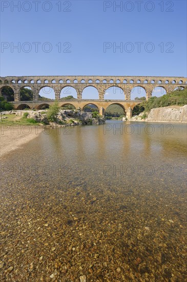 Pont du Gard, Roman aqueduct over the River Gardon, Vers-Pont-du-Gard, Languedoc-Roussillon, South of France, France, Europe