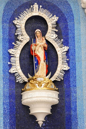 Cathedral Nuestra Senora de la Asuncion, Old Town, Granada, Nicaragua, A detailed statue of Our Lady surrounded by an aureole, Central America, Central America