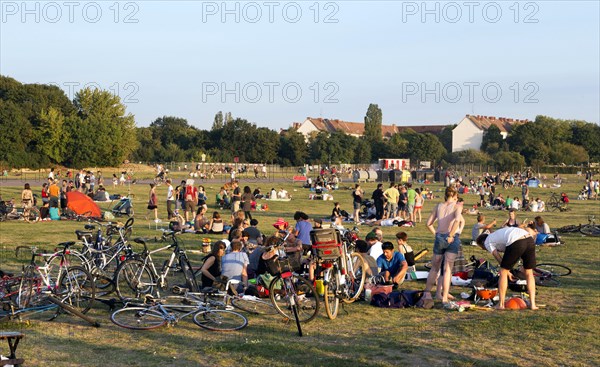 Visitors at Tempelhofer Feld. An urban park landscape is developing on the former airport, Berlin, 30.08.2015., Berlin, Berlin, Germany, Europe