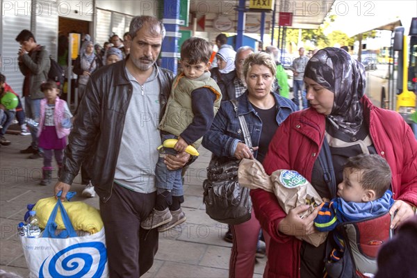 Syrian refugees have arrived at Schoenefeld station on a special train. They are then taken by bus to accommodation in Berlin, 13/09/2015, Schoenefeld, Brandenburg, Germany, Europe