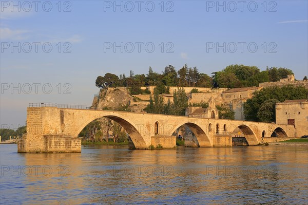 Pont Saint Benezet and Rhone bridge, Avignon, Vaucluse, Provence-Alpes-Cote d'Azur, South of France, France, Europe