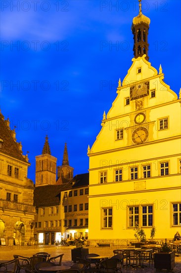 Ratstrinkstube, market square, St James' Church, Blue Hour, Rothenburg ob der Tauber, Middle Franconia, Bavaria, Germany, Europe