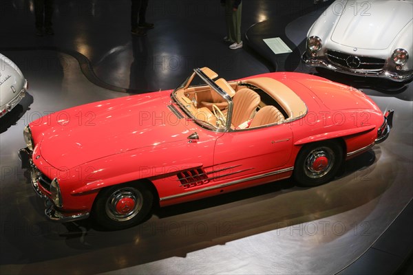 Mercedes-Benz 300 SL Roadster, Mercedes-Benz Museum, Stuttgart, Baden-Wuerttemberg, Germany, Europe