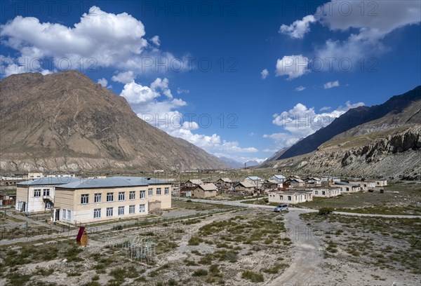 View of houses still inhabited in the ghost town of Engilchek, mountain landscape, Tian Shan, Kyrgyzstan, Asia