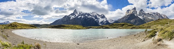 Nordenskjold Lake infront of Paine Mountain Range, Torres de Paine, Magallanes and Chilean Antarctica, Chile, South America