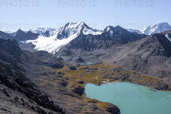 Tien Shan high mountains, mountain lake Ala-Kul Lake, 4000 metre peak with glacier, Ak-Su, Kyrgyzstan, Asia