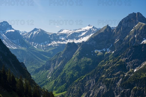 Panorama from the gliding path into the rear Oytal and to Hoefats, 2259m, Allgaeu Alps, Allgaeu, Bavaria, Germany, Europe