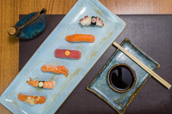 Combined of differents premium japanese sushi (niguiri) on an elegant plate