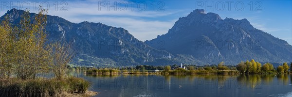 Neuschwanstein Castle near Hohenschwangau, Romantic Road, Ostallgaeu, Allgaeu, Bavaria, Germany, Europe