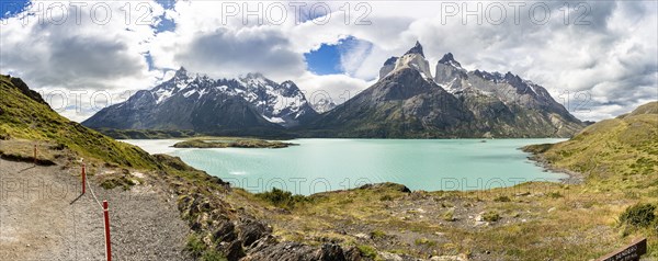 Nordenskjold Lake and the Paine Mountain Range, Torres de Paine, Magallanes and Chilean Antarctica, Chile, South America