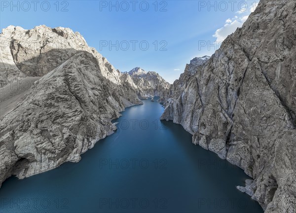 Turquoise mountain lake Kol Suu with rocky steep mountains, Kol Suu Lake, Sary Beles Mountains, Naryn Province, Kyrgyzstan, Asia