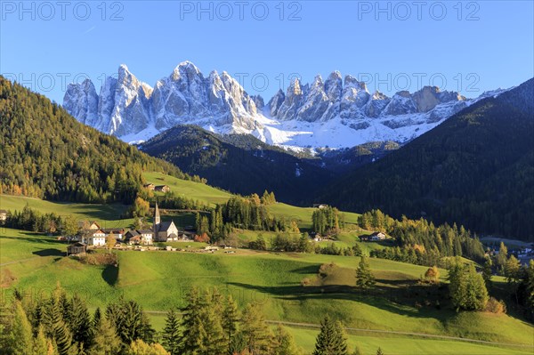 A small church in the midst of an autumnal mountain landscape in South Tyrol, Italy, Trentino-Alto Adige, Alto Adige, Bolzano province, Dolomites, Santa Magdalena, St. Maddalena, Funes Valley, Odle, Puez-Geisler Nature Park in autumn, Europe