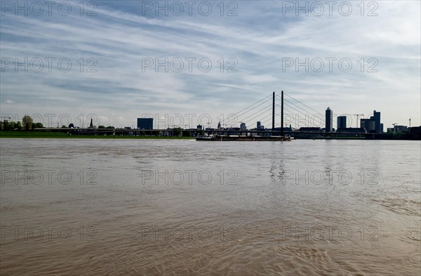 View from Paradiesstrand, Duesseldorf harbour to Rehinkniebruecke and right bank of the Rhine, Duesseldorf, North Rhine-Westphalia, Germany, Europe