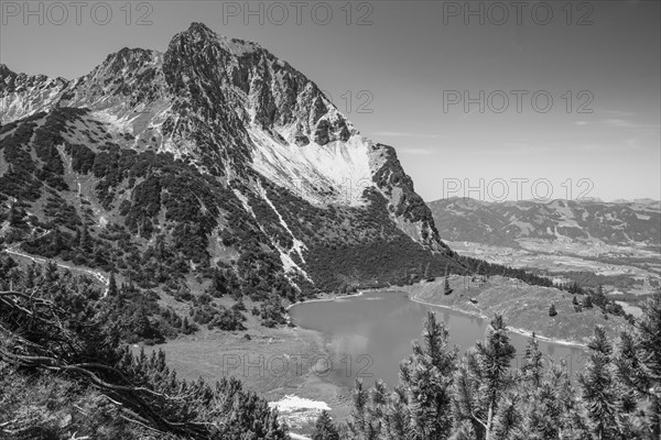 Lower Gaisalpsee, behind it the Rubihorn, 1957 m, Allgaeu Alps, Allgaeu, Bavaria, Germany, Europe