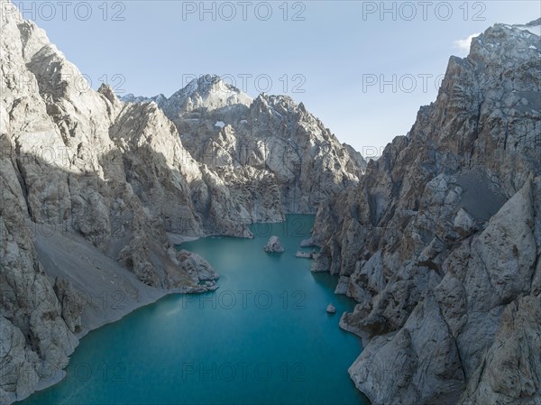 Turquoise mountain lake Kol Suu with rocky steep mountains, Kol Suu Lake, Sary Beles Mountains, Naryn Province, Kyrgyzstan, Asia