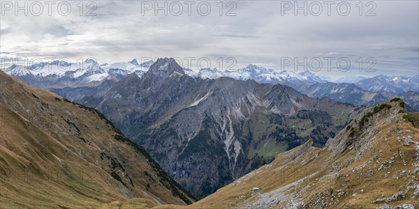 Mountain panorama from Laufbacher-Eckweg to Hoefats, 2259m, Allgaeu Alps, Allgaeu, Bavaria, Germany, Europe