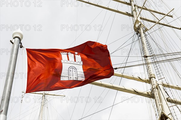Flag with Hamburg coat of arms, sailing ship, Hamburg, Germany, Europe