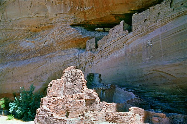 White House Ruin, settlement built 1000 years ago, early Pueblo culture, Canyon de Chelly National Monument, area of the Navajo Nation in the north-east of the US state of Arizona. The nearest town is Chinle. Colorado Plateau, Arizona, USA, North America