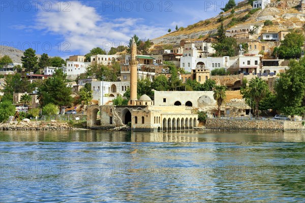 Partly submerged mosque of Eski Halfeti due to the construction of the Birecik dam on the Euphrates River, Old Halfeti, Turkey, Asia