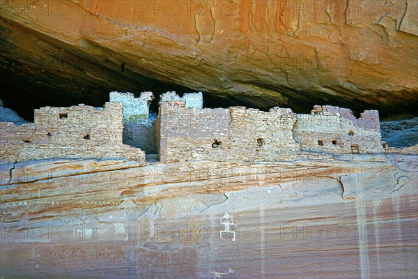 White House Ruin, settlement built 1000 years ago, early Pueblo culture, Canyon de Chelly National Monument, area of the Navajo Nation, north-east US state of Arizona. Nearest town Chinle. Colorado Plateau, Arizona, USA, North America