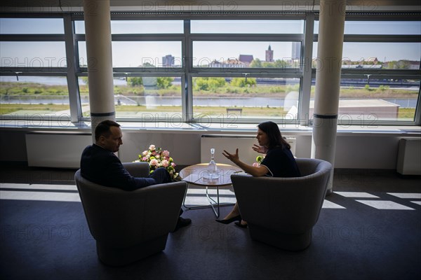 Annalena Baerbock (Alliance 90/The Greens), Federal Foreign Minister, talks to Rados Caw Sikorski, Foreign Minister of Poland, at the Collegium Polonicum in S Cubice. Baerbock visits Slubice on the occasion of the 'AeR20th anniversary of Poland's accession to the EU. S Cubice, 01.05.2024. Photographed on behalf of the Federal Foreign Office