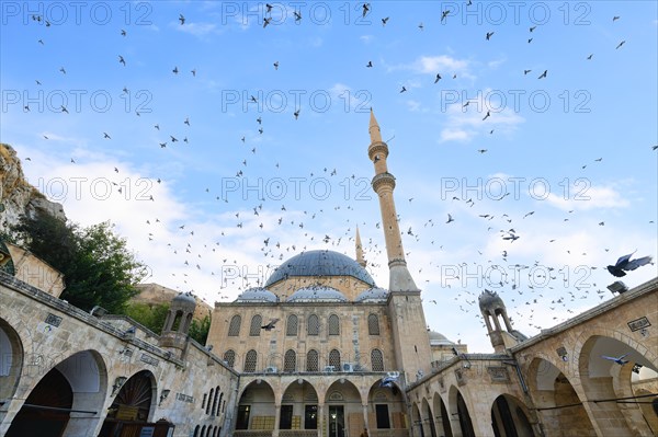 Avlusunda mosque courtyard, Sanliurfa, Turkey, Asia