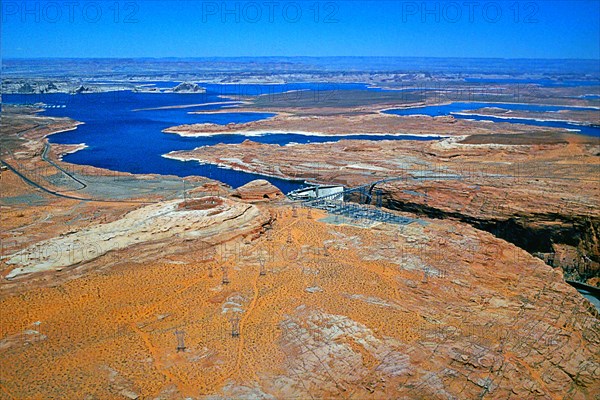 Glen Canyon Dam, damming the Colorado River by means of a gravity dam, damming Lake Powell, the second largest reservoir in the USA, Arizona, USA, North America