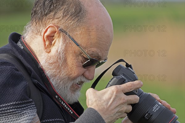 Elderly man photographed, Elbtalaue near Bleckede, Lower Saxony, Germany, Europe