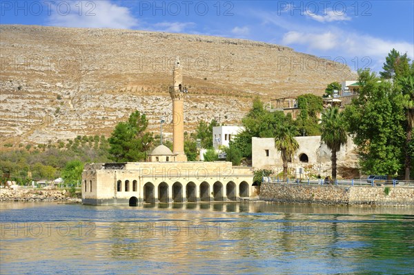 Partly submerged mosque of Eski Halfeti due to the construction of the Birecik dam on the Euphrates River, Old Halfeti, Turkey, Asia