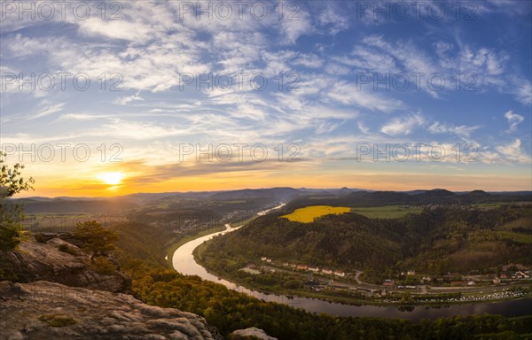 Sunrise on the Lilienstein. The Lilienstein is the most striking and best-known rock in the Elbe Sandstone Mountains. View of the Elbe valley towards Bad Schandau, Ebenheit, Saxony, Germany, Europe