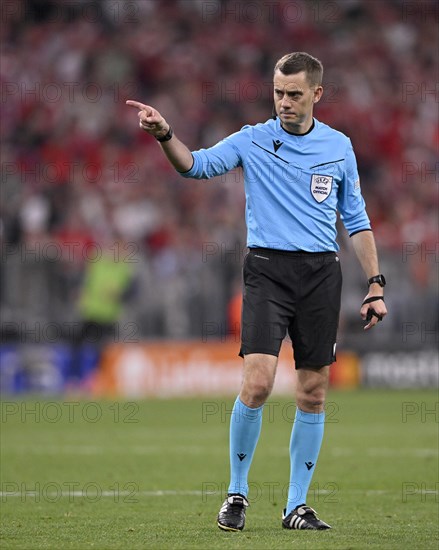 Referee Referee Clement Turpin (FRA) Gesture, Gesture, Champions League, CL, Allianz Arena, Munich, Bayern, Germany, Europe