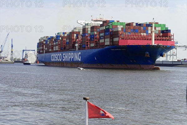 Container freighter of the China Ocean Shipping Company COSCO leaving the harbour on a sunny day at the Elbe, Oat, Germany, Europe, Large blue container ship 'Cosco Shipping' loaded in the harbour, Hanseatic City of Hamburg, Germany, Europe