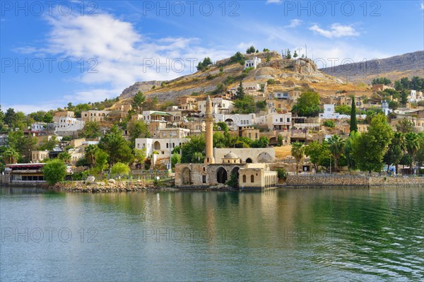 Partly submerged mosque of Eski Halfeti due to the construction of the Birecik dam on the Euphrates River, Old Halfeti, Turkey, Asia