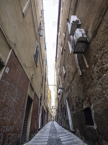 Narrow alley in the old town centre, Sassari, Sardinia, Italy, Europe