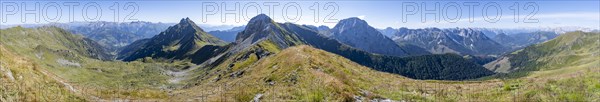 Panorama, view from the Carnic main ridge with rocky mountain peaks, view of the mountain peaks of Cresta Righile and Cresta del Ferro in South Tyrol, Carnic High Mountain Trail, Carnic main ridge, Carnic Alps, Carinthia, Austria, Europe