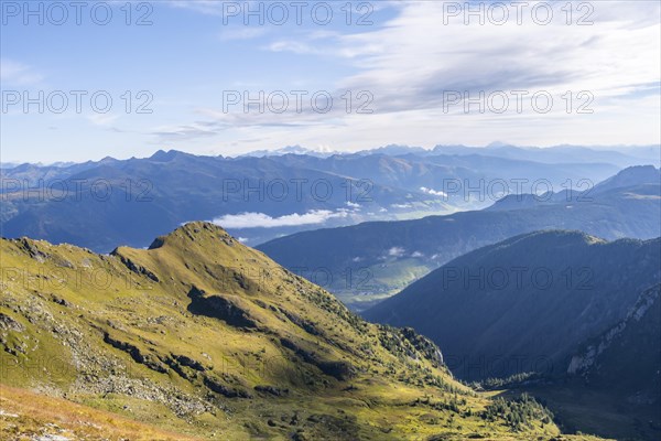 Mountain valley and mountain panorama in the morning light, view into the Winkler valley, Carnic main ridge, Carnic High Trail, Carnic Alps, Carinthia, Austria, Europe