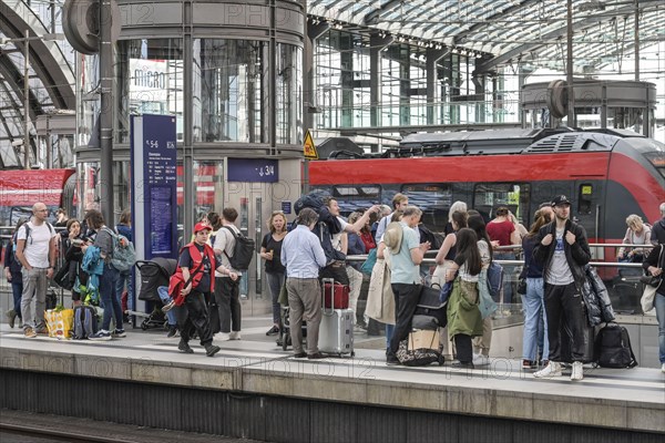 Waiting passengers, platform, central station, Mitte, Berlin, Germany, Europe
